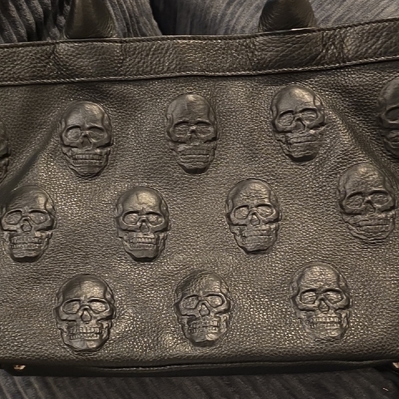 Io pelle  Itallian Leather Black Skull Embossed Women's Bag - Picture 2 of 6